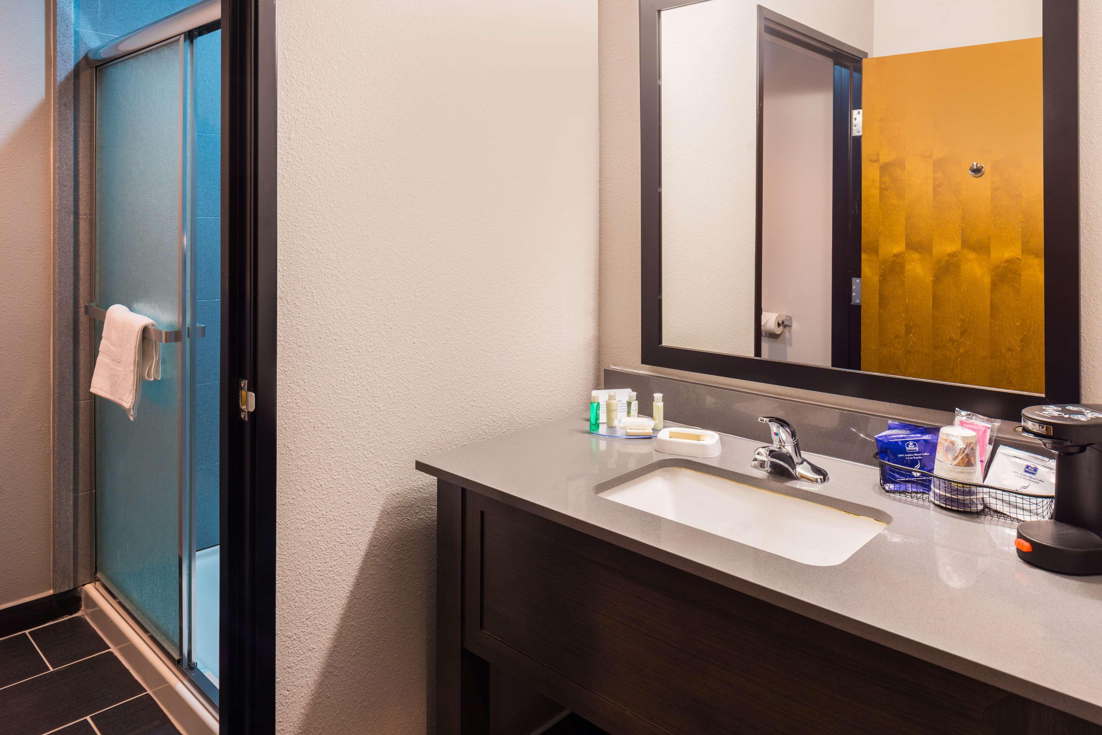Best Western Plus Regency Park Walker Экстерьер фото