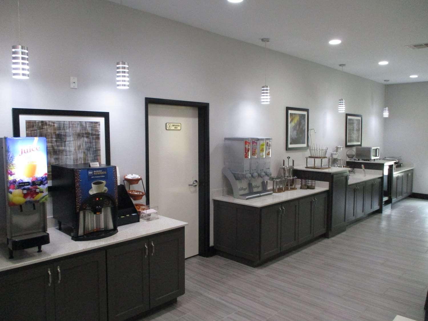 Best Western Plus Regency Park Walker Экстерьер фото