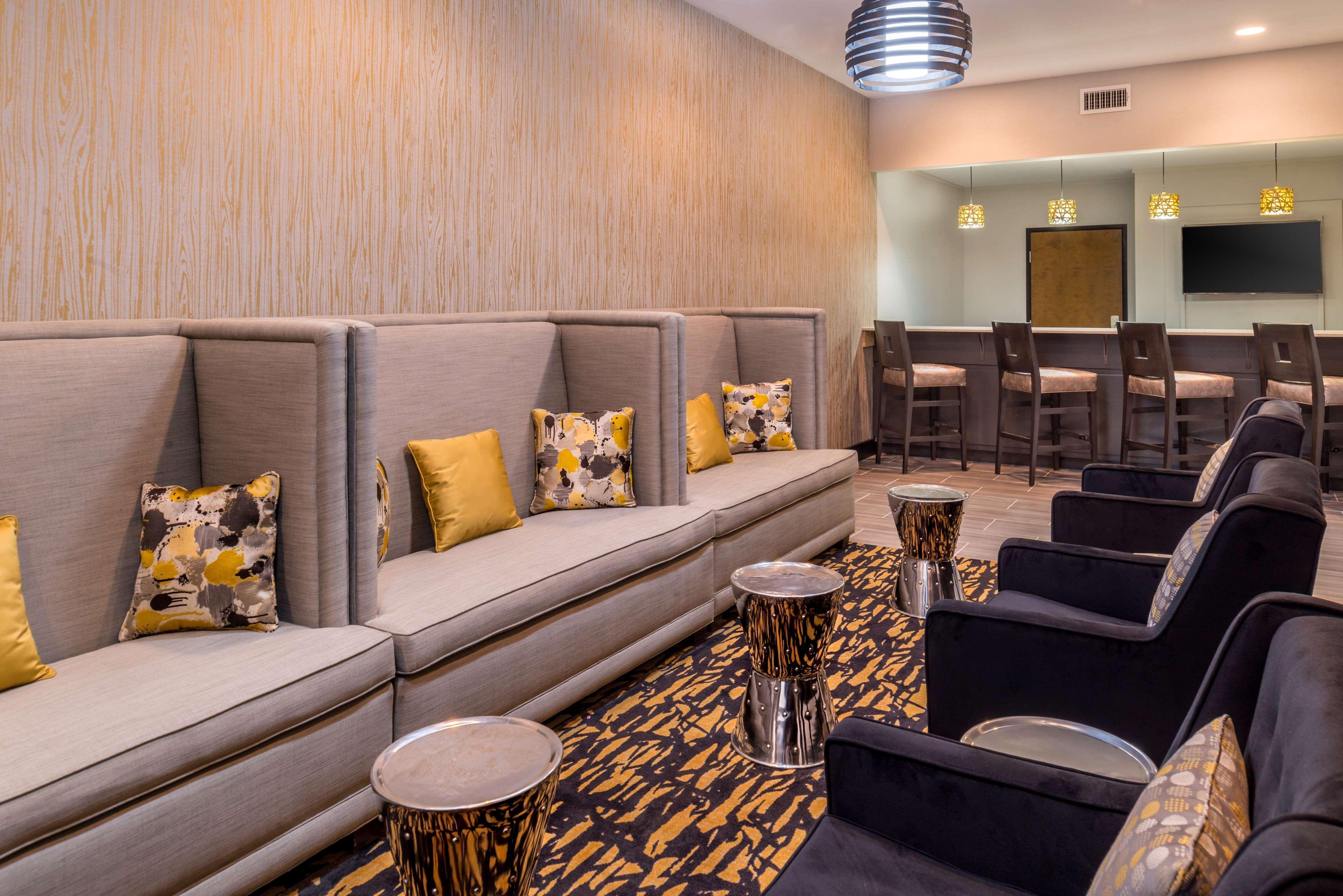 Best Western Plus Regency Park Walker Экстерьер фото
