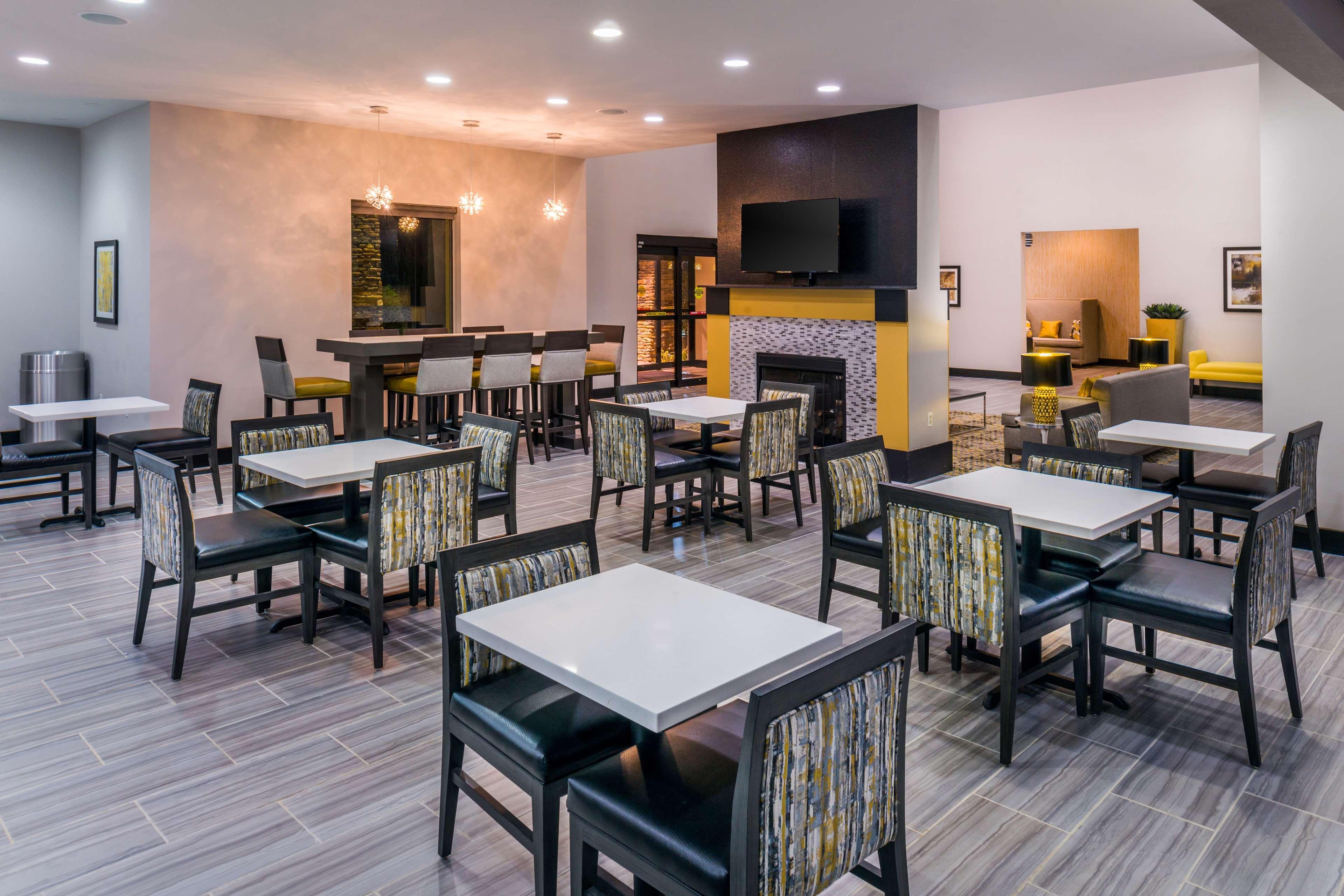 Best Western Plus Regency Park Walker Экстерьер фото