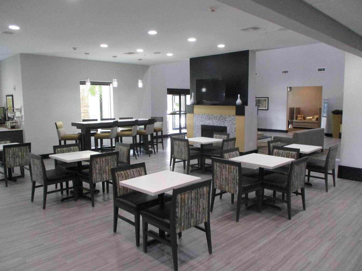 Best Western Plus Regency Park Walker Экстерьер фото