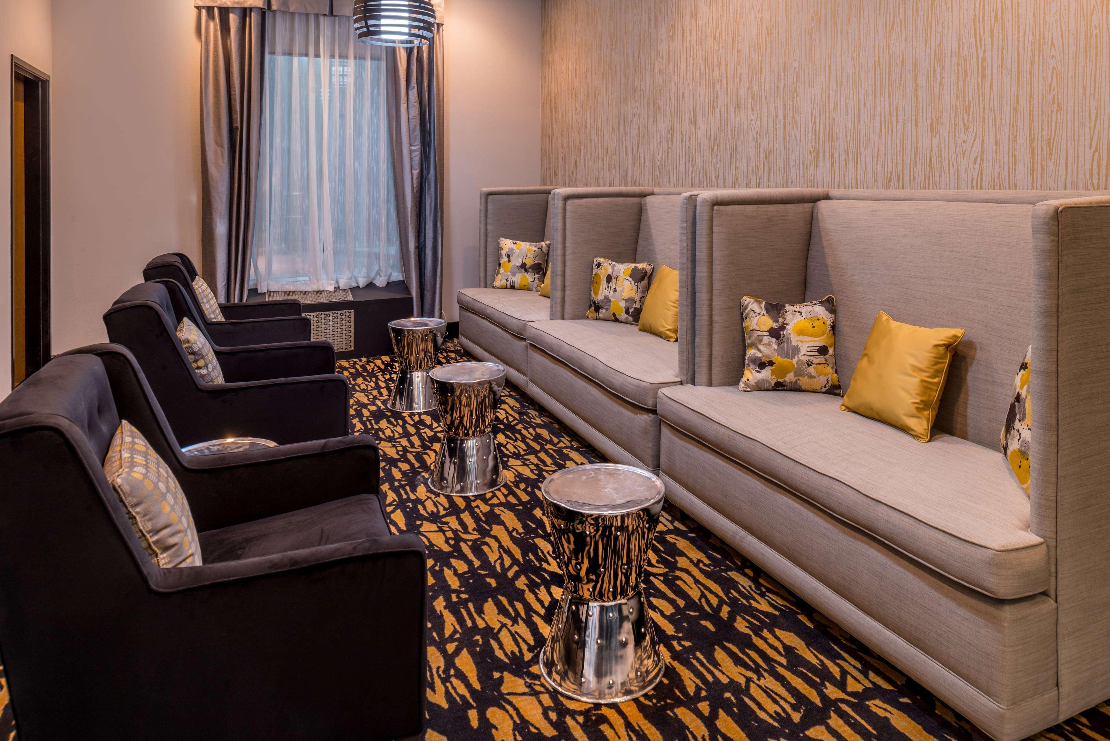 Best Western Plus Regency Park Walker Экстерьер фото
