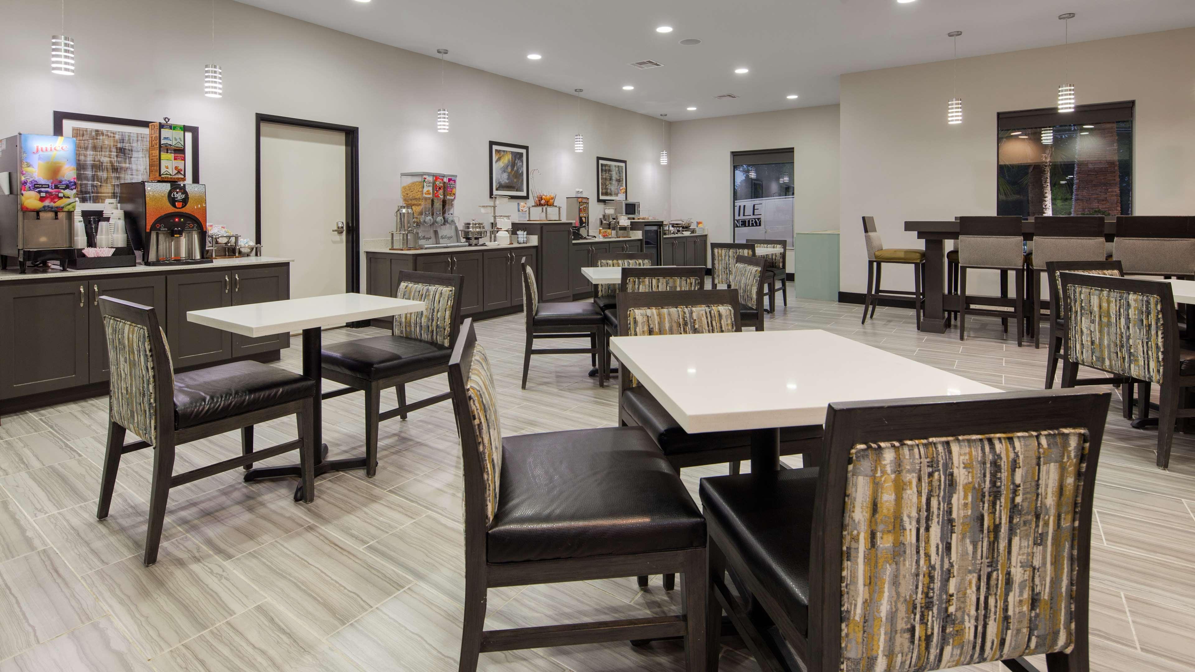 Best Western Plus Regency Park Walker Экстерьер фото