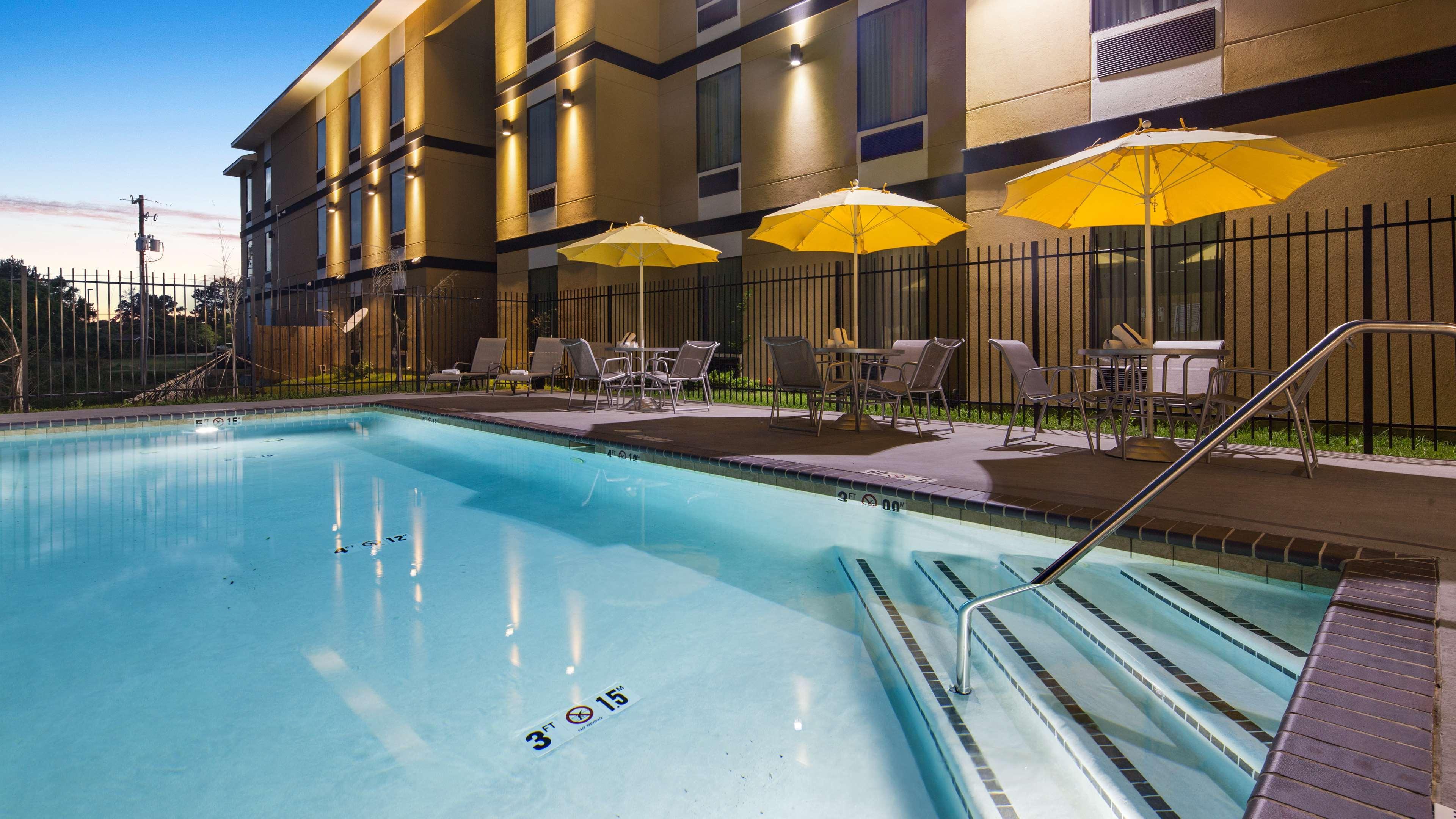 Best Western Plus Regency Park Walker Экстерьер фото