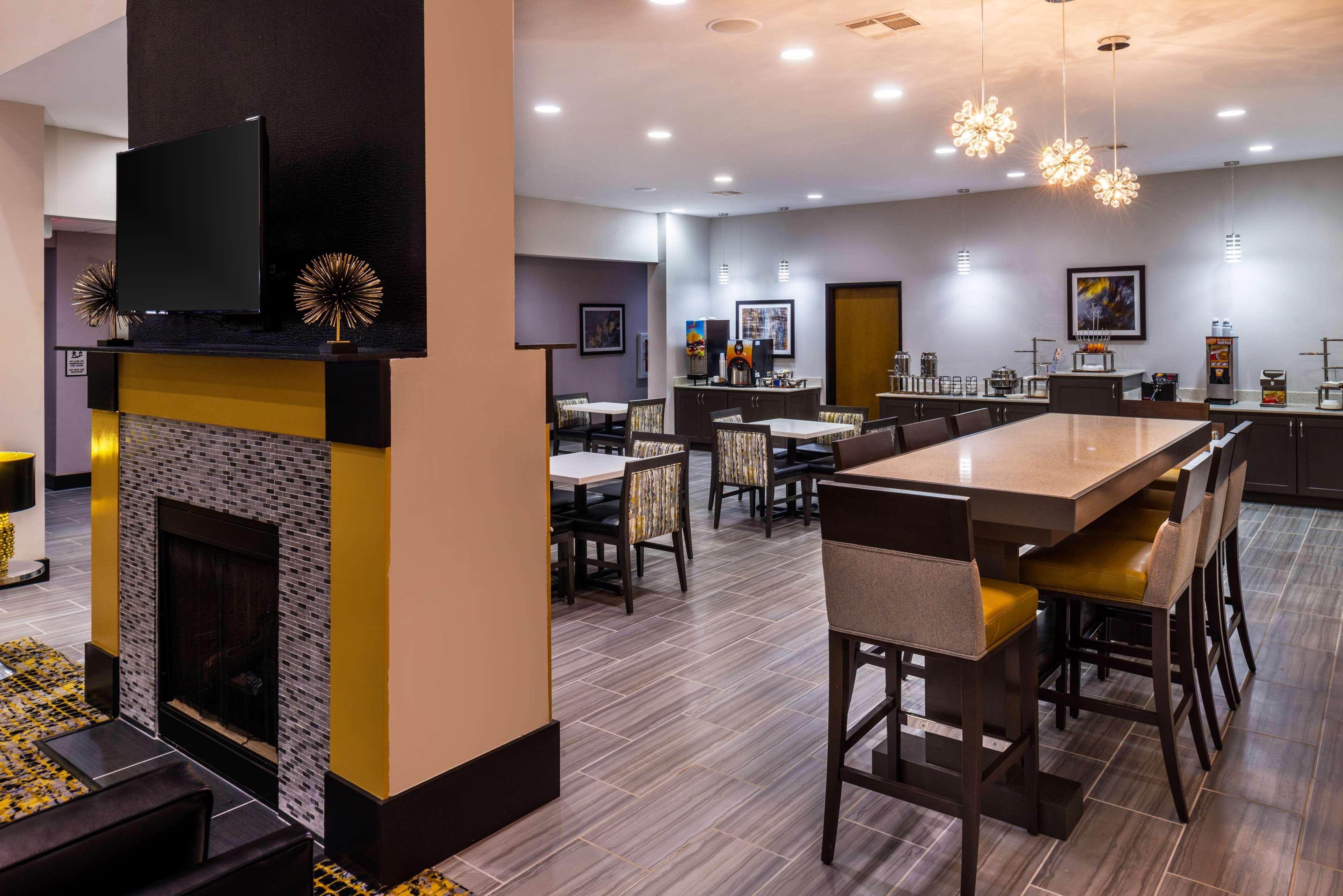 Best Western Plus Regency Park Walker Экстерьер фото