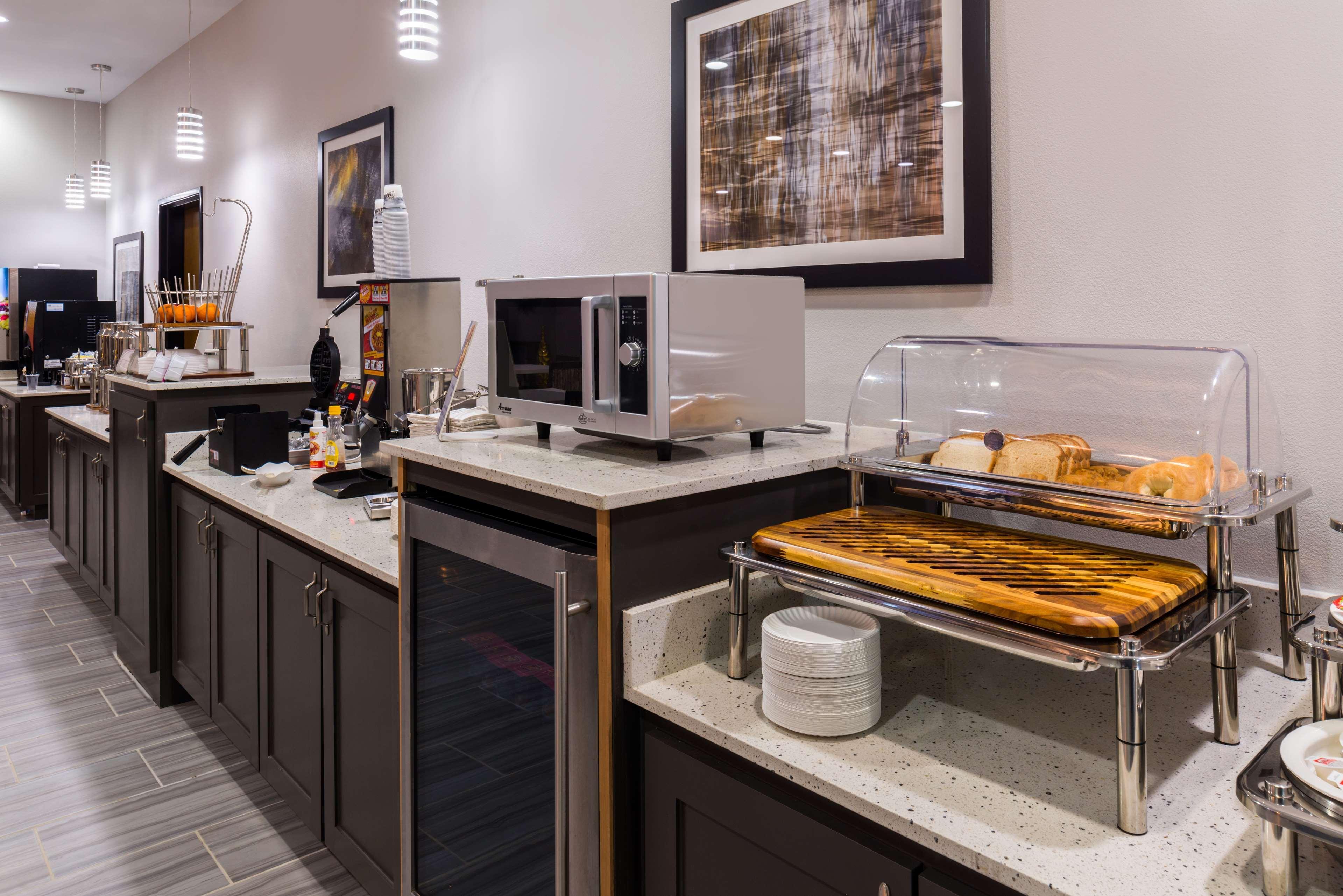 Best Western Plus Regency Park Walker Экстерьер фото