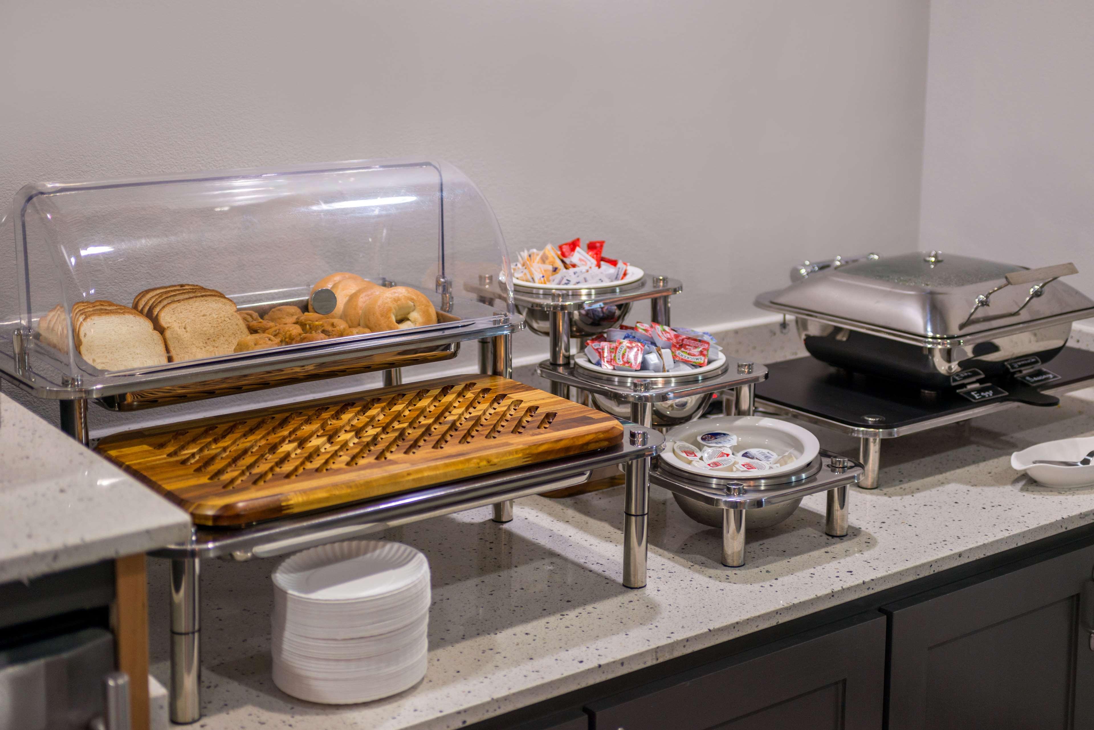Best Western Plus Regency Park Walker Экстерьер фото
