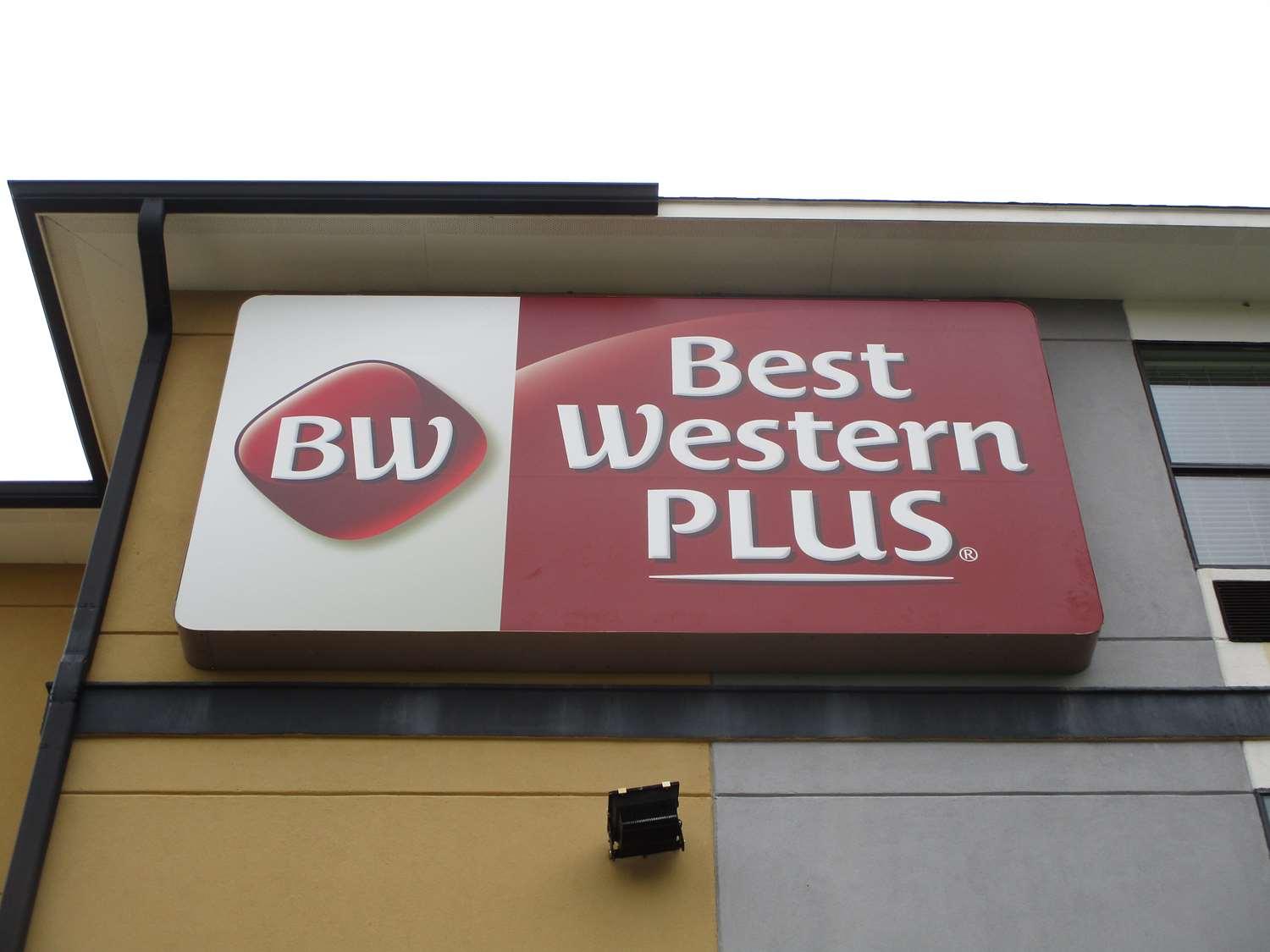Best Western Plus Regency Park Walker Экстерьер фото