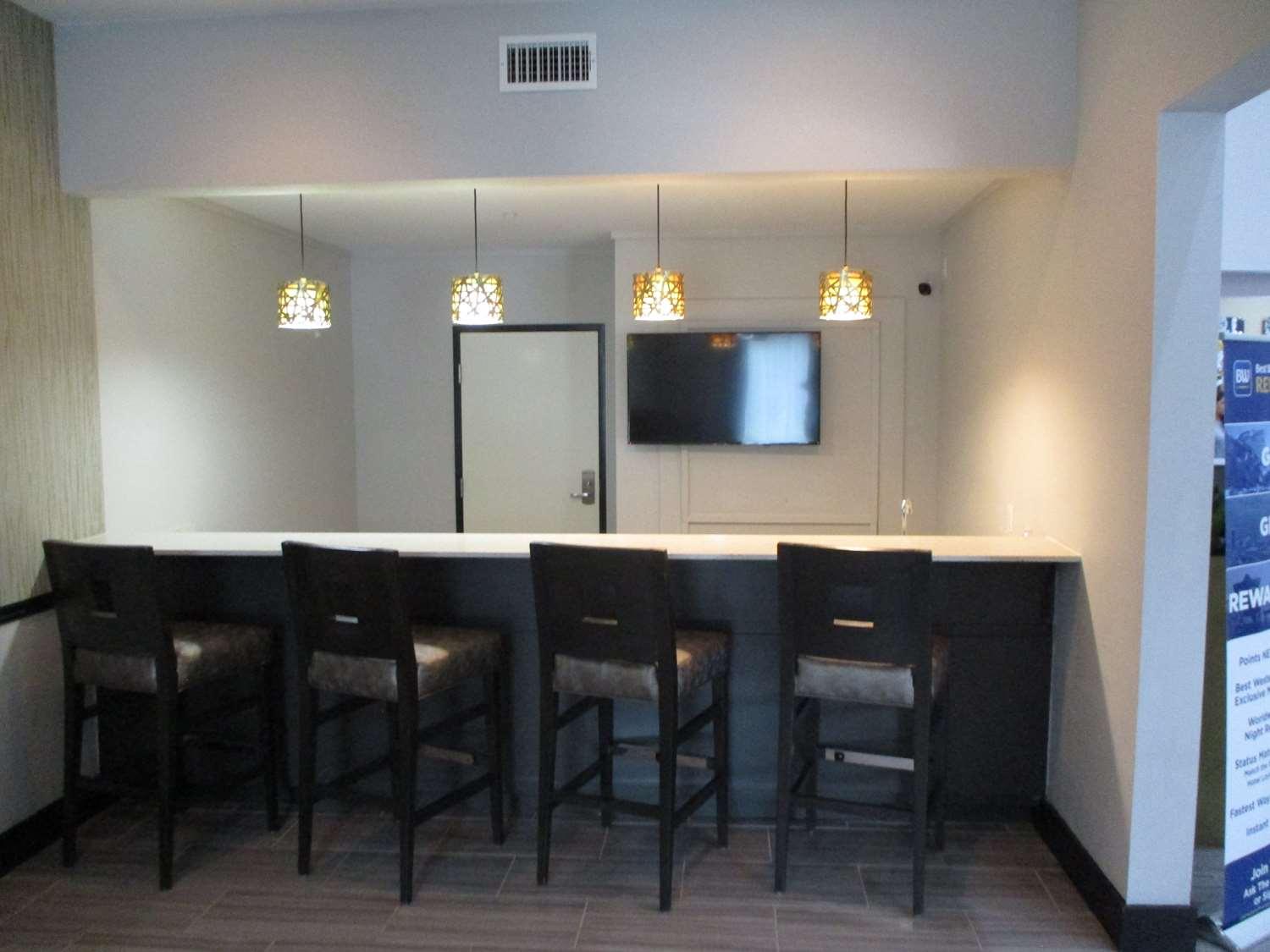 Best Western Plus Regency Park Walker Экстерьер фото