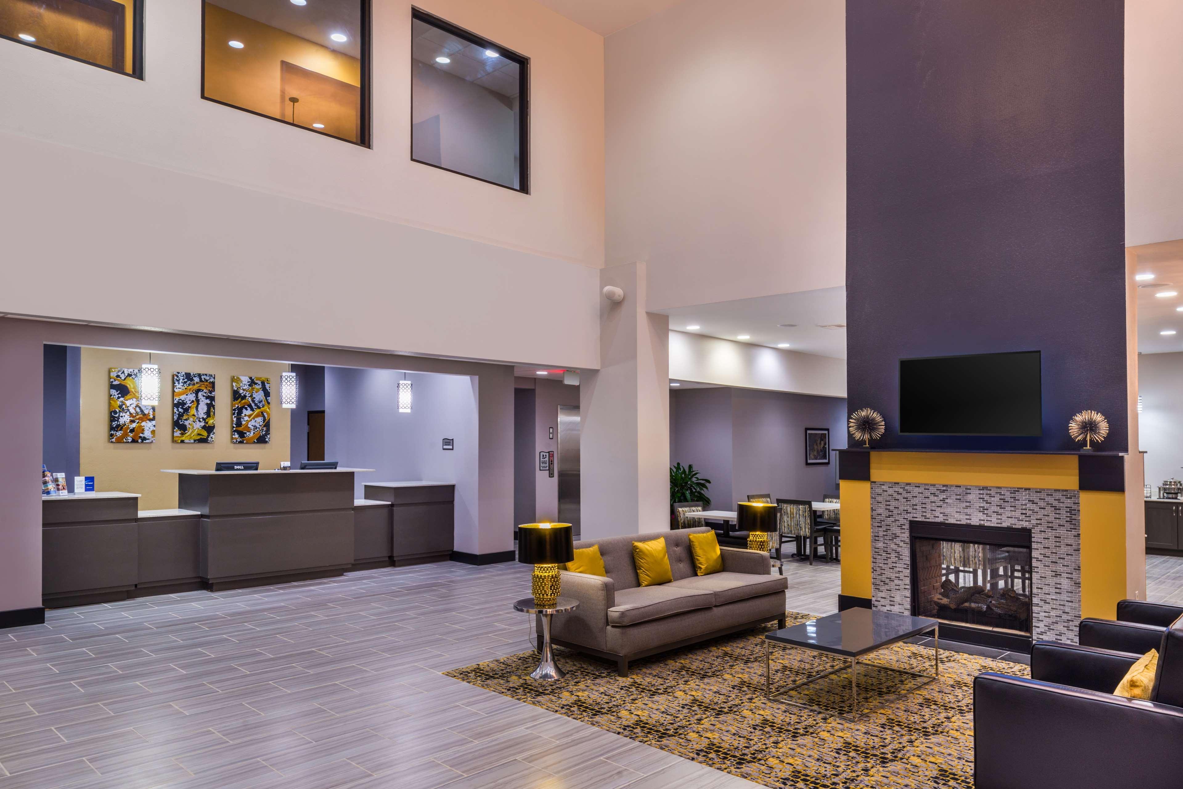 Best Western Plus Regency Park Walker Экстерьер фото