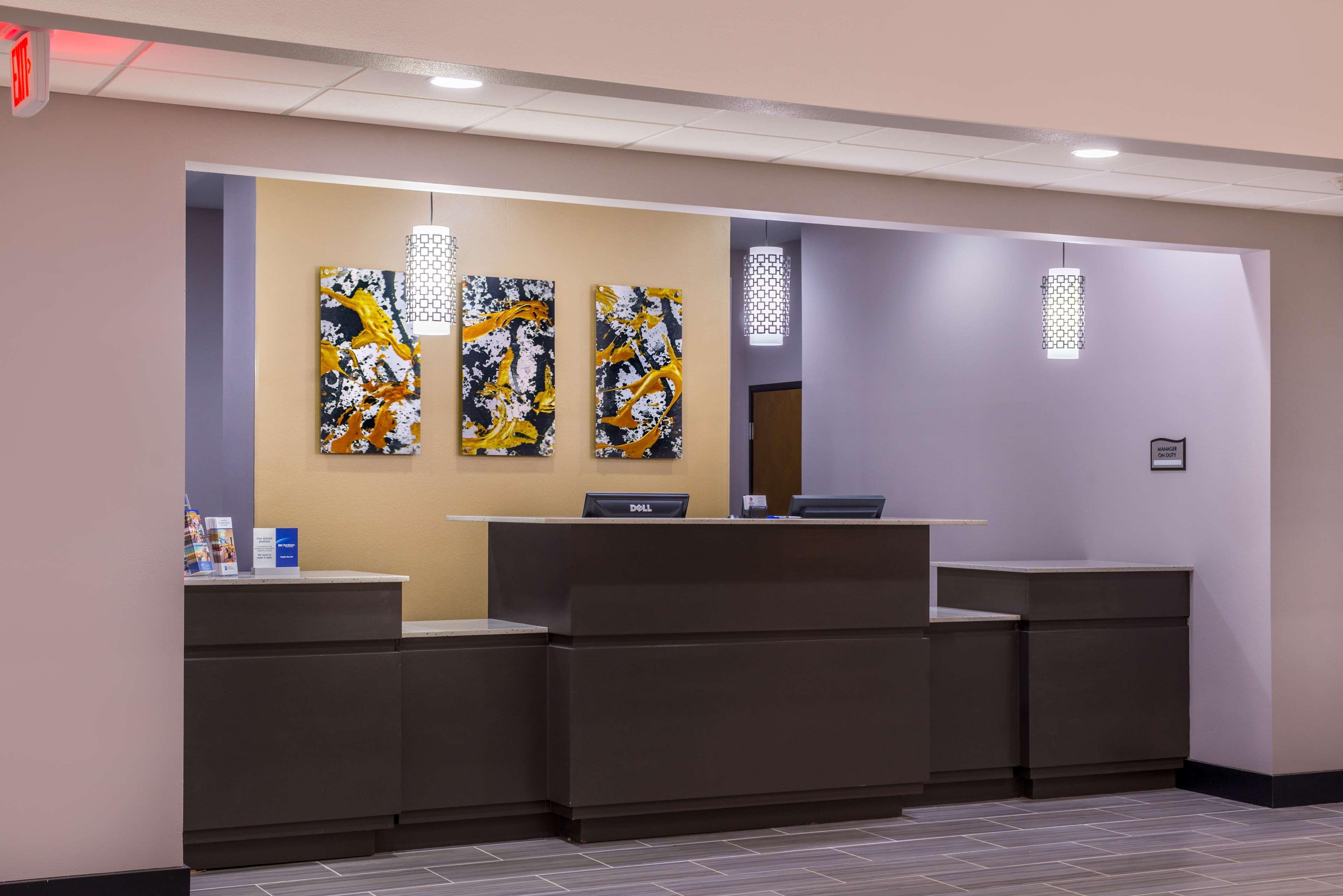 Best Western Plus Regency Park Walker Экстерьер фото